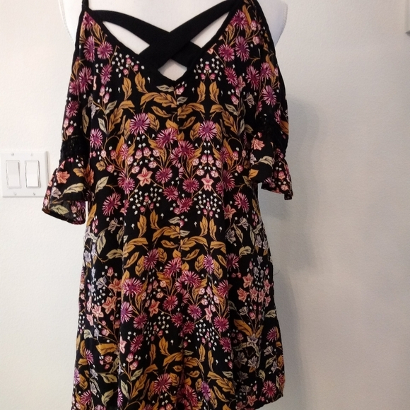 Blouses - Picture 4 of 6